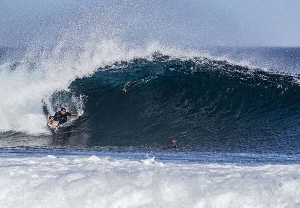 surf famara el pipeline canario