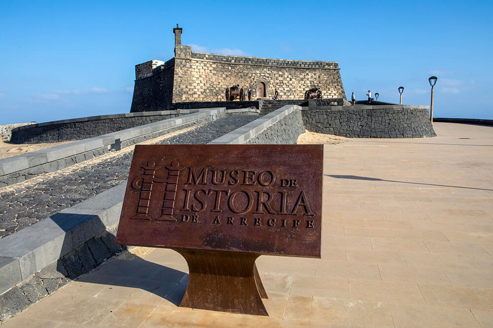 Arrecife, capital of Lanzarote – What to visit, where to surf?