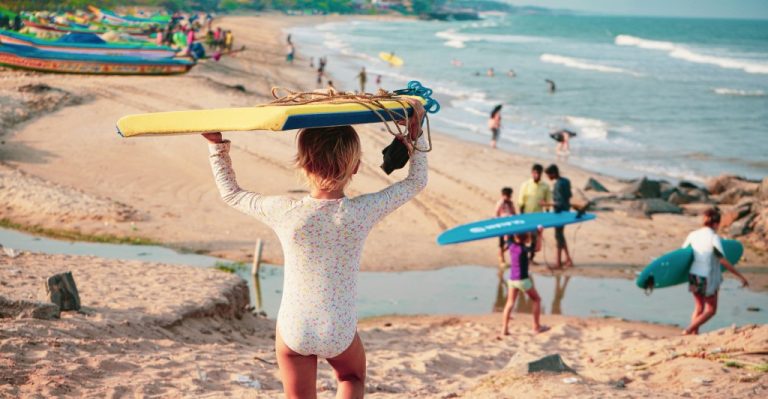 Colonie de vacances surf pour enfants à lanzarote