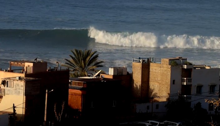 Taghazout con olas marruecos